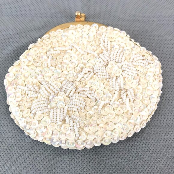 Vintage White Beaded and Sequined Small Clutch Coin Purse Made in Hong Kong - Picture 1 of 5